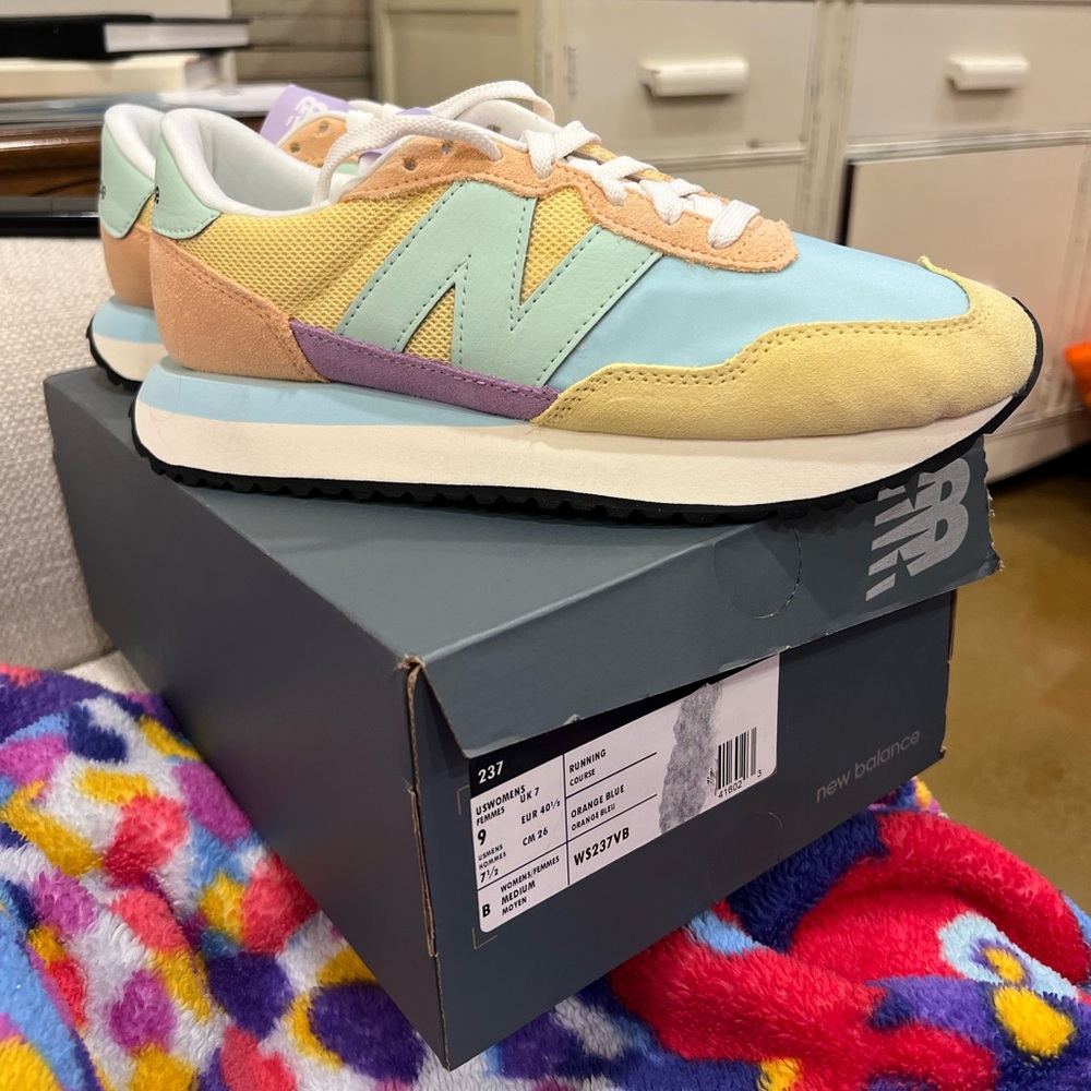 New Balance Women’s 237 Orange Blue